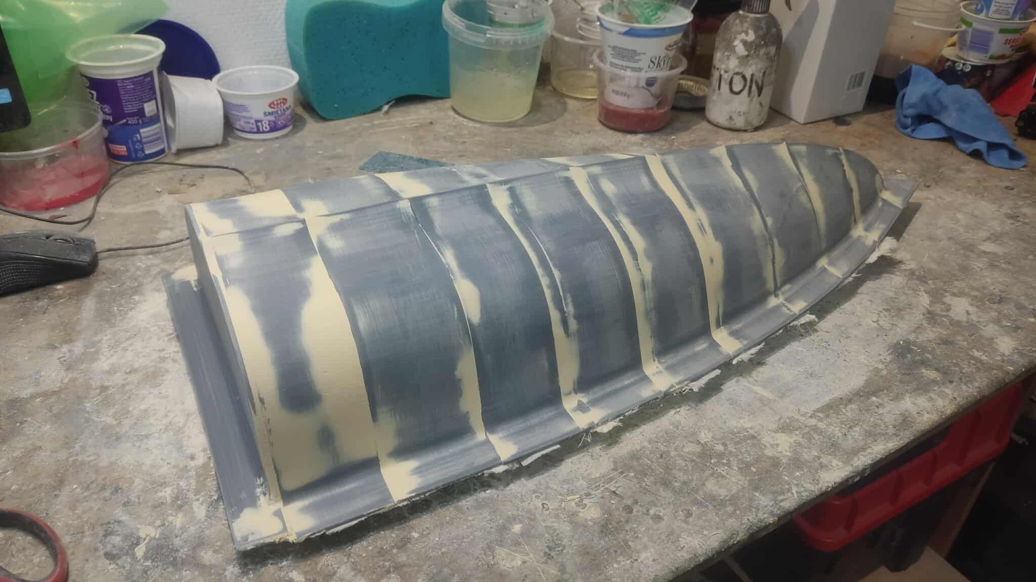 Krok 8: Szlifowanie i Szpachlowanie Powierzchni